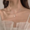 Collar con colgante de piedra lunar redondo para mujer, colgante blanco chapado de plata, joyería de lujo para mujer, cadena corta de clavícula