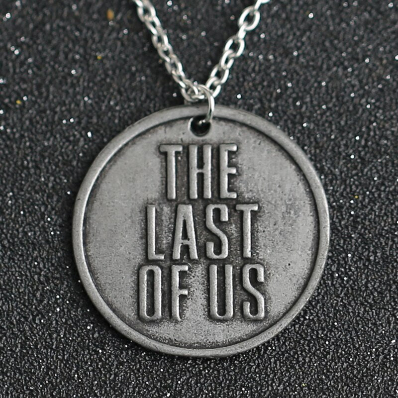 Collar de luciérnaga con logotipo letras para hombre y mujer, colgante Retro de The Last Of Us 2, joyería de juego caliente para hombres y mujeres