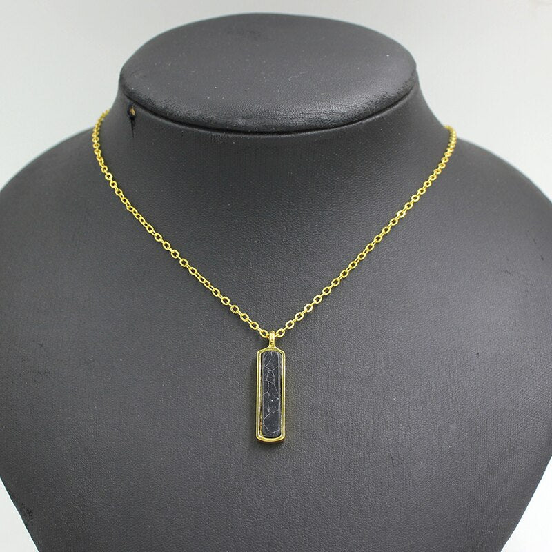Collar sencillo chapado en oro para mujer y niña, colgante rectangular de piedra sintética negra, regalos, Bisutería