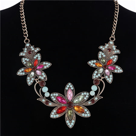 Colorful Rhinestone Flower Necklaces Women Fashion Crystal Jewelry Charm Choker Statement Bib Collar Necklace Summer Jewelry