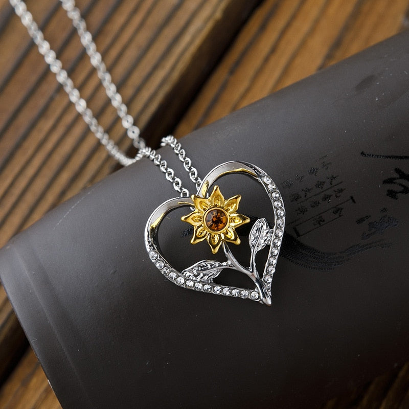 Creative Heart Shaped Inlaid Crystal Sunflower Women Necklaces Wedding Engagement Pendant Necklace Party Accessories Jewelry
