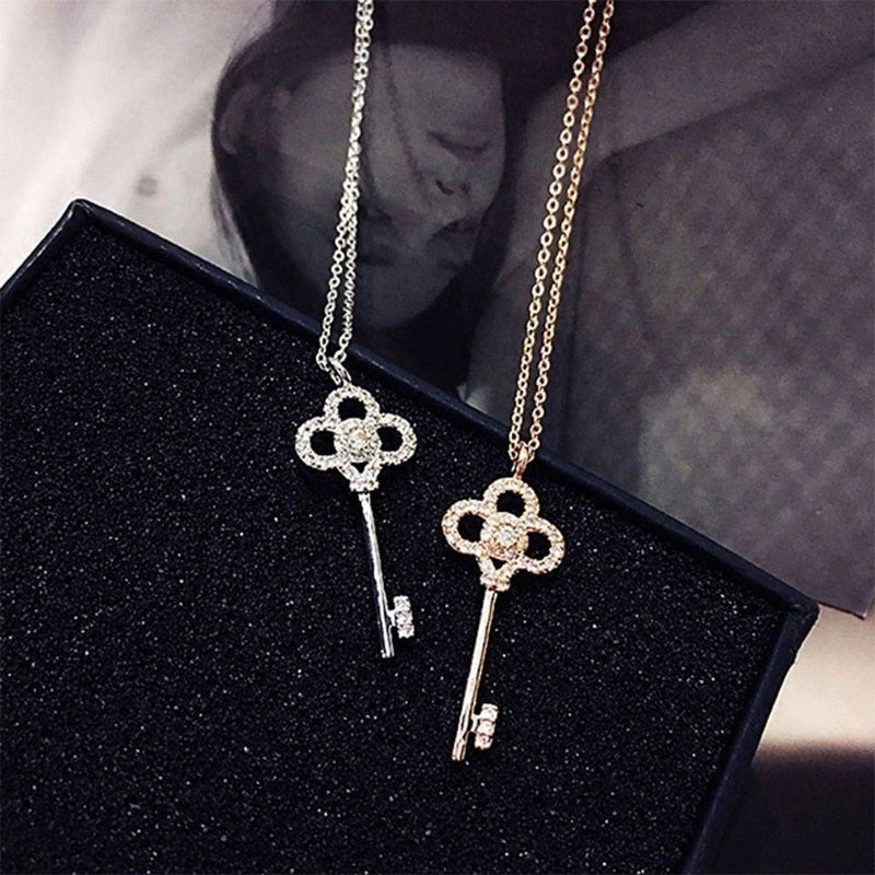 Crystal Vintage Lock Key Pendant Necklace Women Light  woman rhinestone necklaces Dress Jewelry