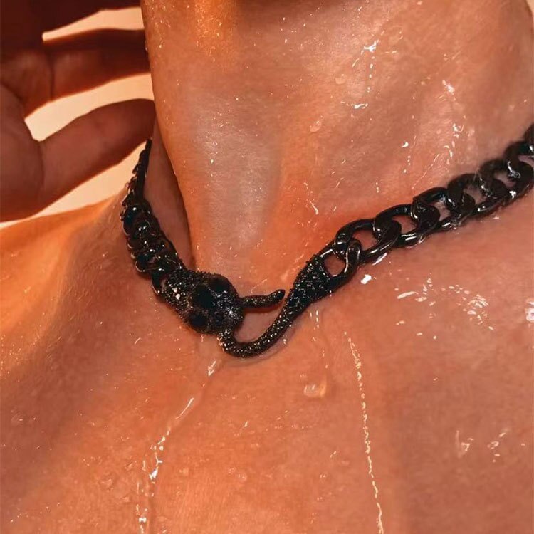Cuban Black Snake Necklace Medusa Neck Chain Online Celebrity Personality Clavicle Cold Wind Retro Design Man Woman Jewels