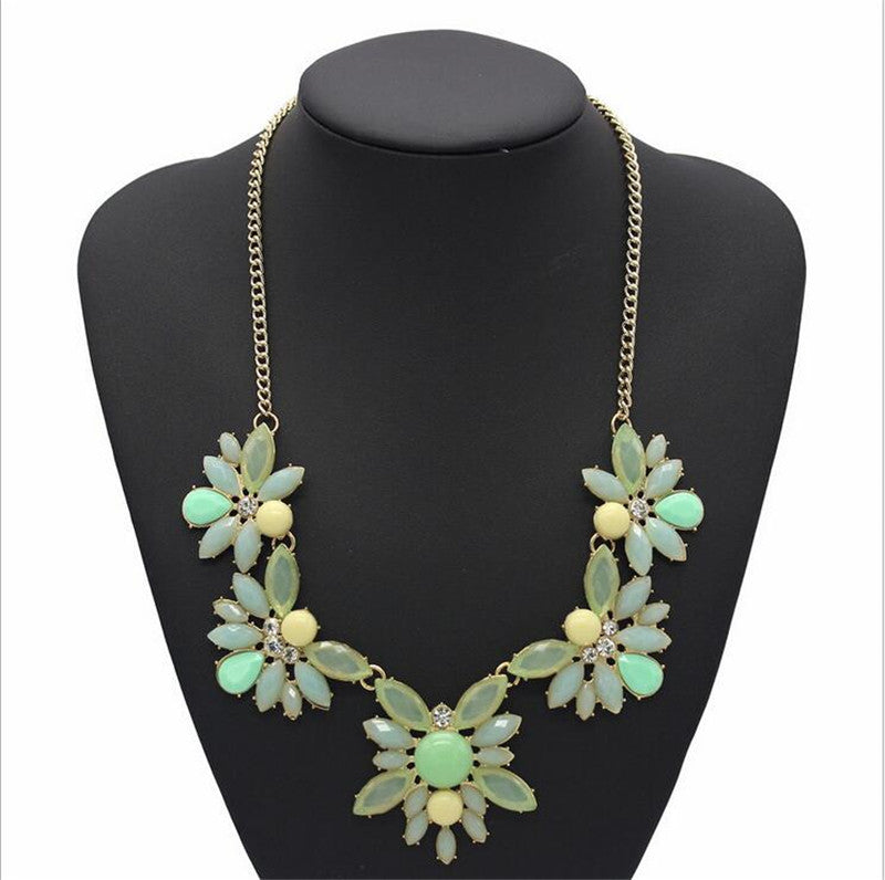 Europe Big Brand Necklace for Women Trendy Sweet Flower Necklaces & Pendants Elegant Big Gems Rhinestone Bib Necklace Gift JQ240