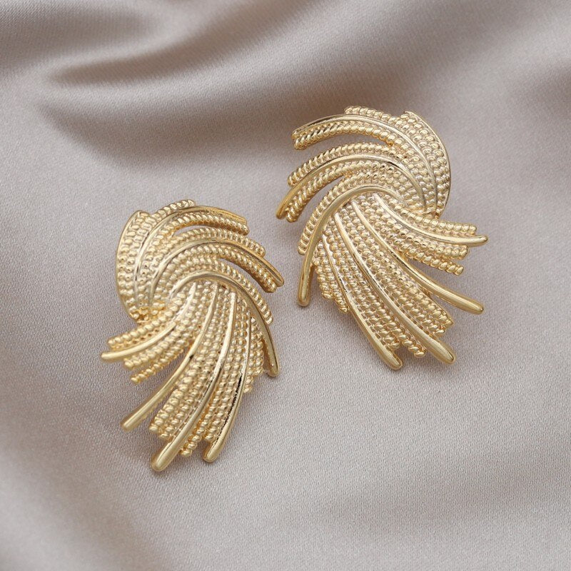 Europe and America Design Jewelry 18K Gold plated Woven Metal Geometry Earrings Modern Women's Evening Accessories