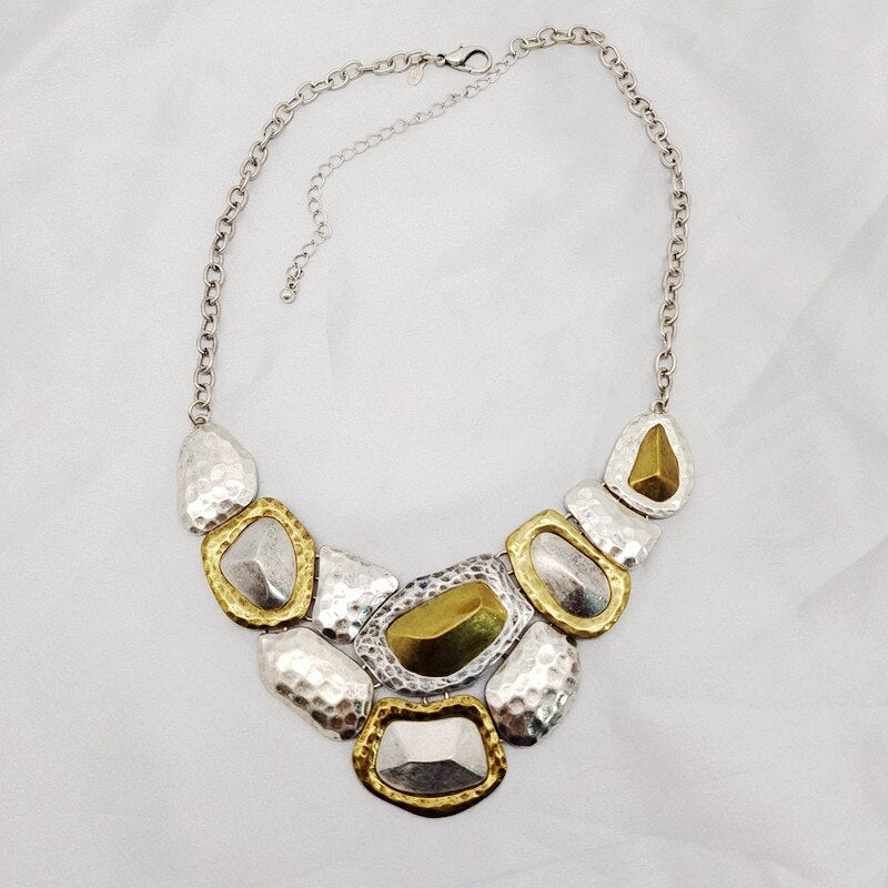 European and American exaggerated metal texture short female necklace hip-hop retro color necklace