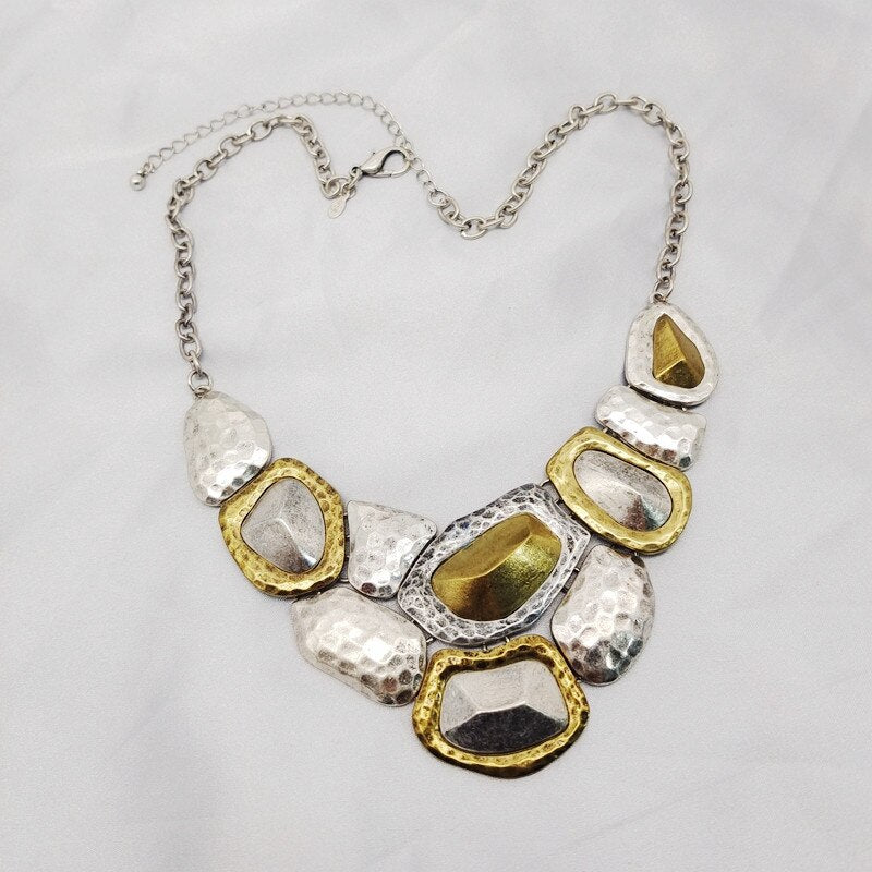 European and American exaggerated metal texture short female necklace hip-hop retro color necklace