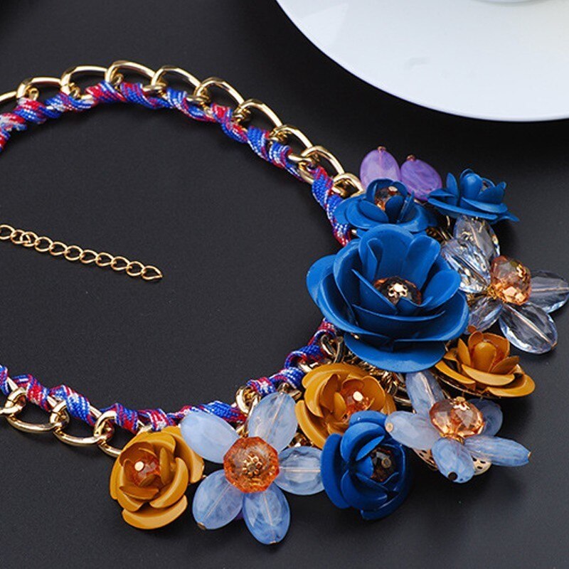 Exaggerated Handmade Colorful Crystal Flower Necklace Retro Women Collar Clavicle Chain Choker Bib Statement Necklace Accessory