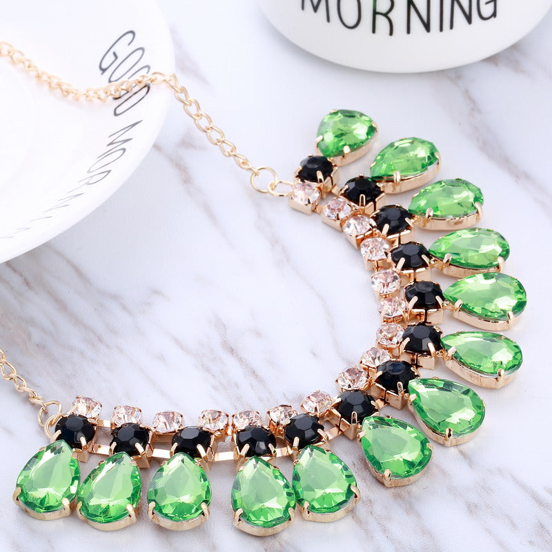 Exaggerated Vintage Green Crystal Statement Pendant Necklace Collar Resin Stone Antique Bib Choker Necklace Jewelry For Women