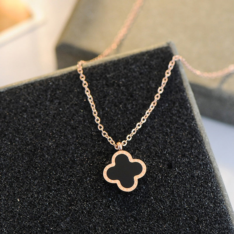 Fashion Black and white double-sided Lucky Clover Pendants Necklaces For Women Girl Cute Rose Gold Titanium Choker Necklace Gift