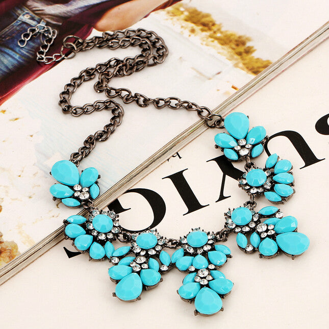 Fashion Exaggerated Resin Statement Necklace 2020 New Exquisite Luxury Elegant Women Crystal Flower Bib Choker Necklaces