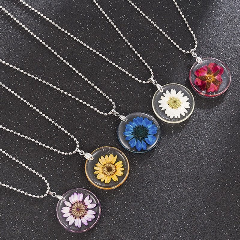 Girl Handmade Natural Dried Flower Pendant Necklaces for Women Transparent Resin Real Dry Flower Round Necklaces Jewelry