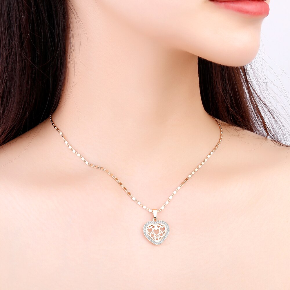Gold Hollow Heart Pendant Choker Necklace For Women Clear Crystal Wedding Engagement Jewelry Party Necklace 2022