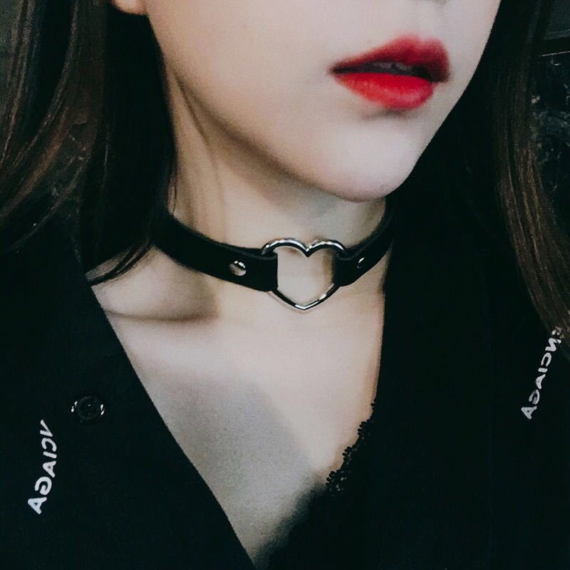 Gothic Faux Leather Choker Necklace Women Heart Vintage punk Collar Necklaces Women Cosplay Jewelry Gift