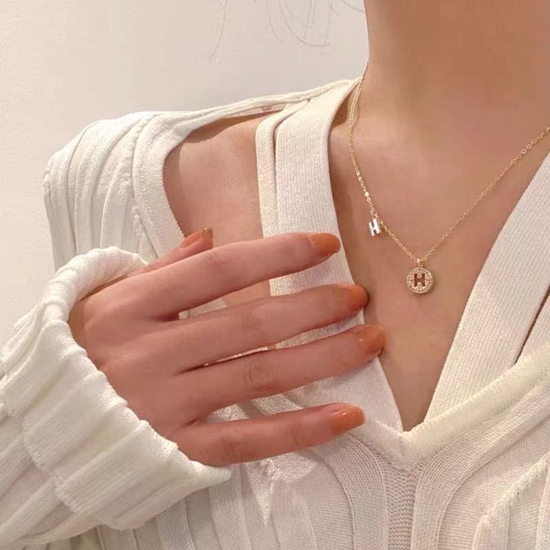 H Letter Necklace Female Light  Niche 2021 Clavicle Chain Exquisite Versatile Simple Choker Necklace Jewelry Gifts