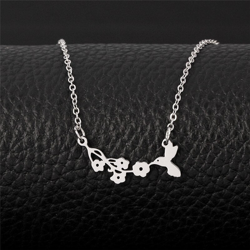 Lovely Bird And Flower Charm Necklace Costume Jewelry for Women Gold Color Lovely Bird Bites Branch Necklace For Women