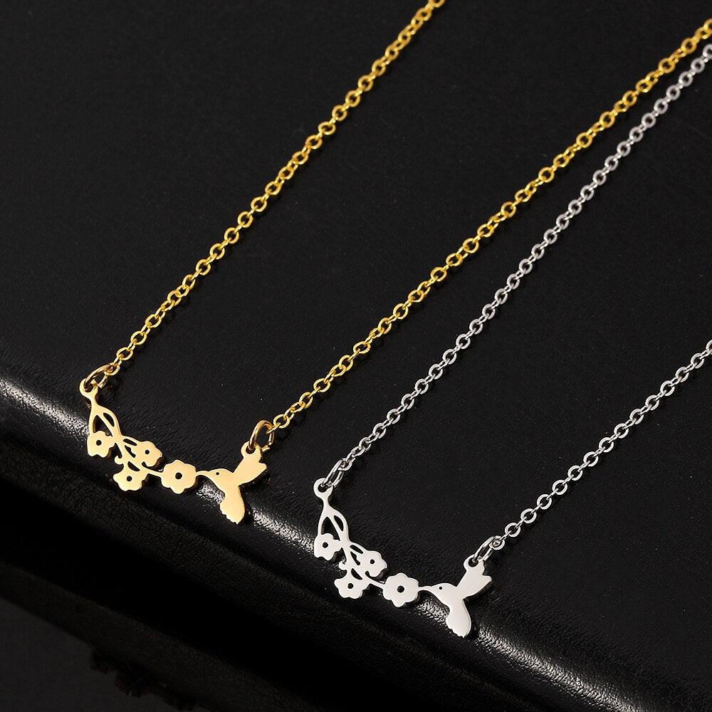 Lovely Bird And Flower Charm Necklace Costume Jewelry for Women Gold Color Lovely Bird Bites Branch Necklace For Women