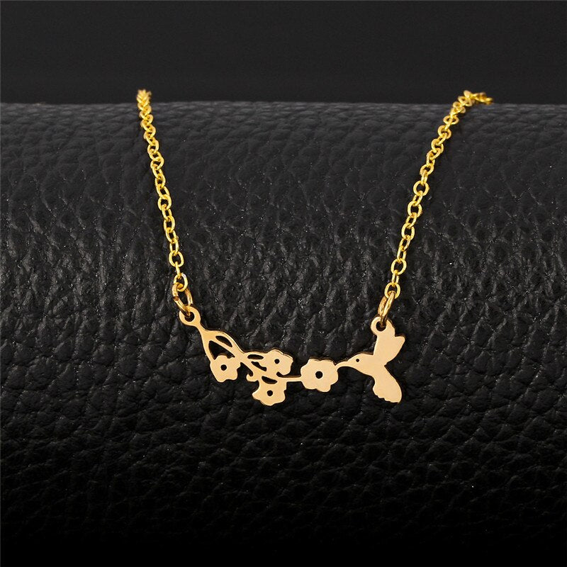 Lovely Bird And Flower Charm Necklace Costume Jewelry for Women Gold Color Lovely Bird Bites Branch Necklace For Women