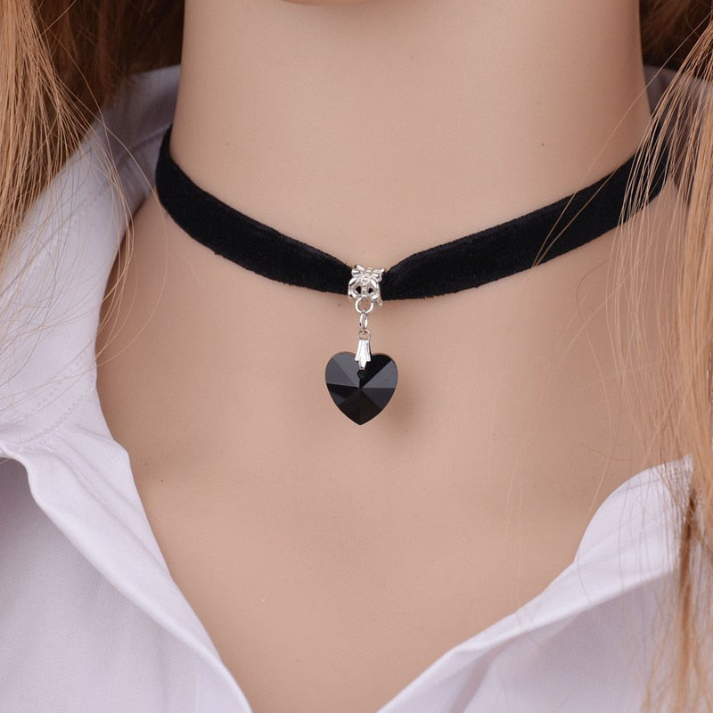 Velvet Choker Heart Crystal Pendant Necklaces Black Ribbon Clavicle Chain Necklace Simple Heart Velvet Women Jewelry
