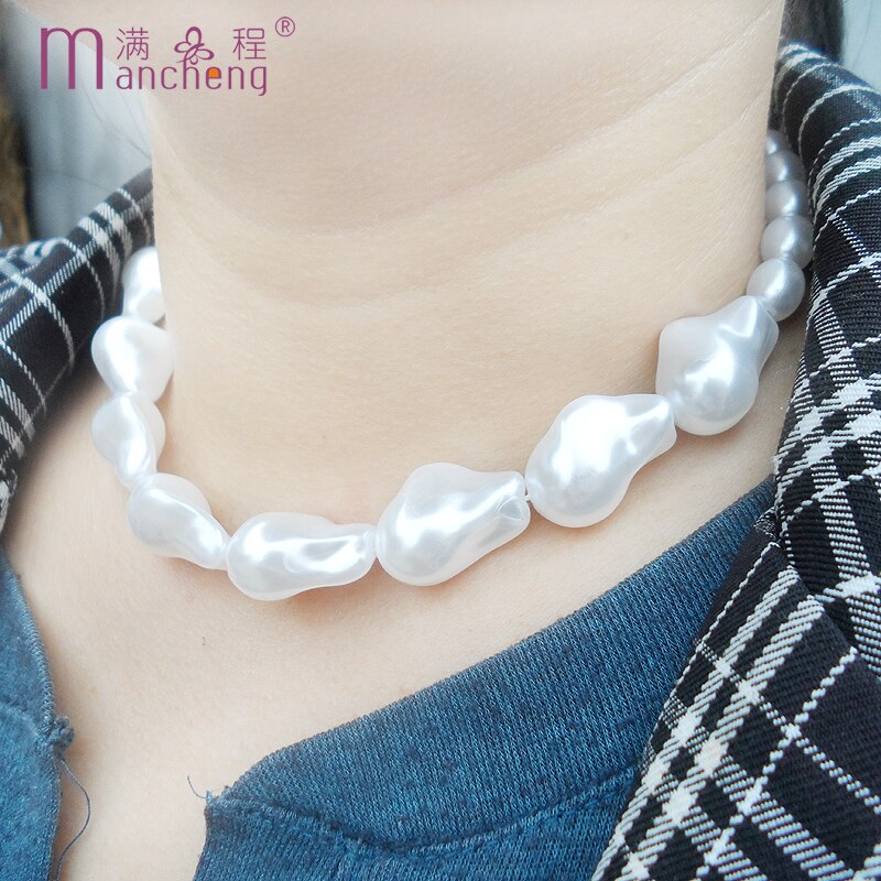 Crude Hyperbole pearl bead choker necklace Collier womem Bride Sweet Irregular Clavicle Short Ovel Pearl Necklaces