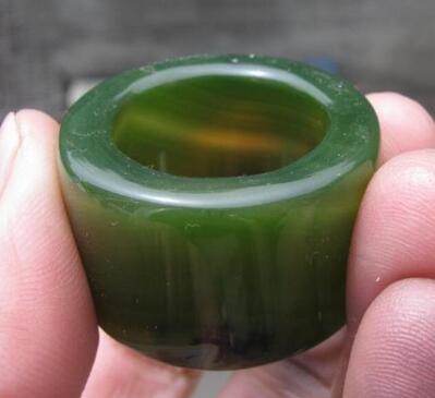 Free shipping old antique natural white green hand carved thumb Agate ring