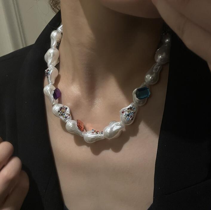 French retro special-shaped large pearl short clavicle chain Boho style handmade color rhinestone women necklace