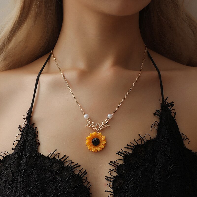 Genshin Impact Sunflower Pendant Necklace For Women Creative Imitation Pearls Jewelry Leave Necklaces Clothes Accessories