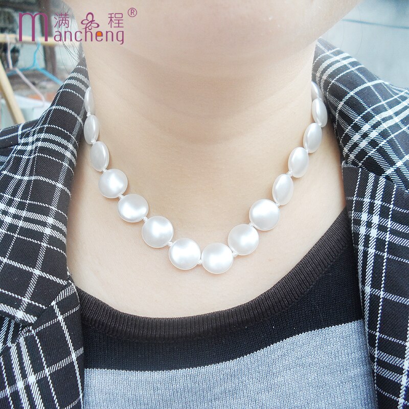 Golden Hidden magnet clasp Flat disc Chain Pearl beads necklace Elegant Classic choker pearl necklaces for women Wedding jewelry