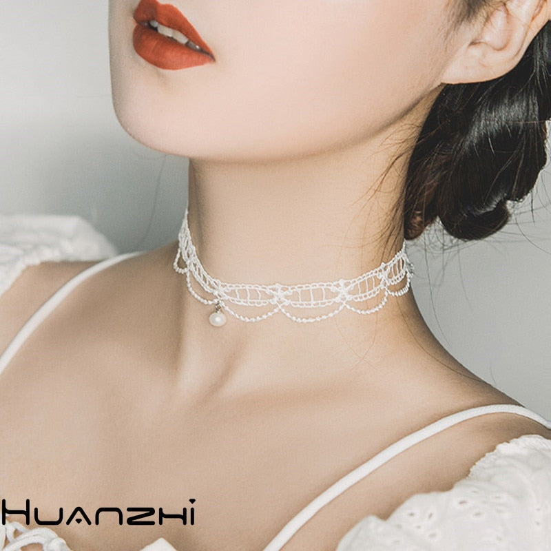 HUANZHI 2021 Sweet  Wavy Flower White Lace Imitation Pearl Pendant Clavicle Chain Choker Necklace for Women Wedding Jewelry