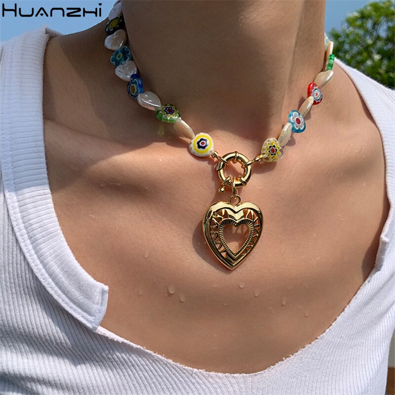 HUANZHI 2021 Korean Love Heart Natural Freshwater Pearl Glass Beaded Hand-painted Flower Necklace for Women Party Jewelry