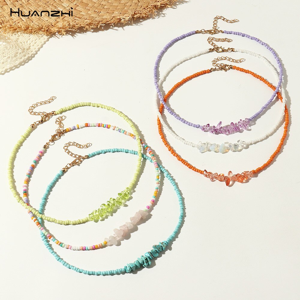 HUANZHI 2021 Trendy Colored Beads Ethnic Style Choker Transparent Crystal Gravel Necklace for Ladies Girls Summer Party Jewelry