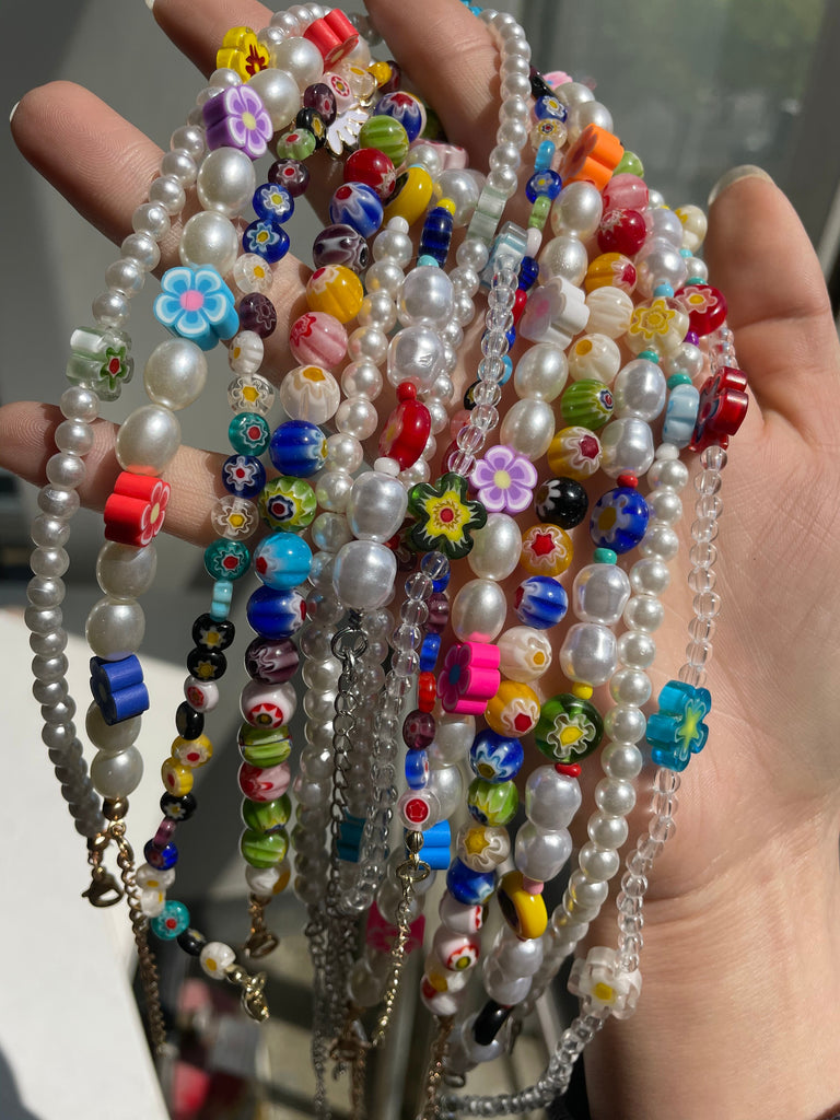 HUANZHI Bohemia Transparent Irregular Flowers Colorful Bead Pearl Pendant Metal Chain Necklace for Women Girls Vacation Jewelry