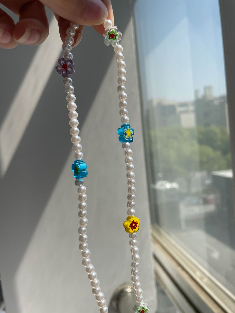 HUANZHI Bohemia Transparent Irregular Flowers Colorful Bead Pearl Pendant Metal Chain Necklace for Women Girls Vacation Jewelry