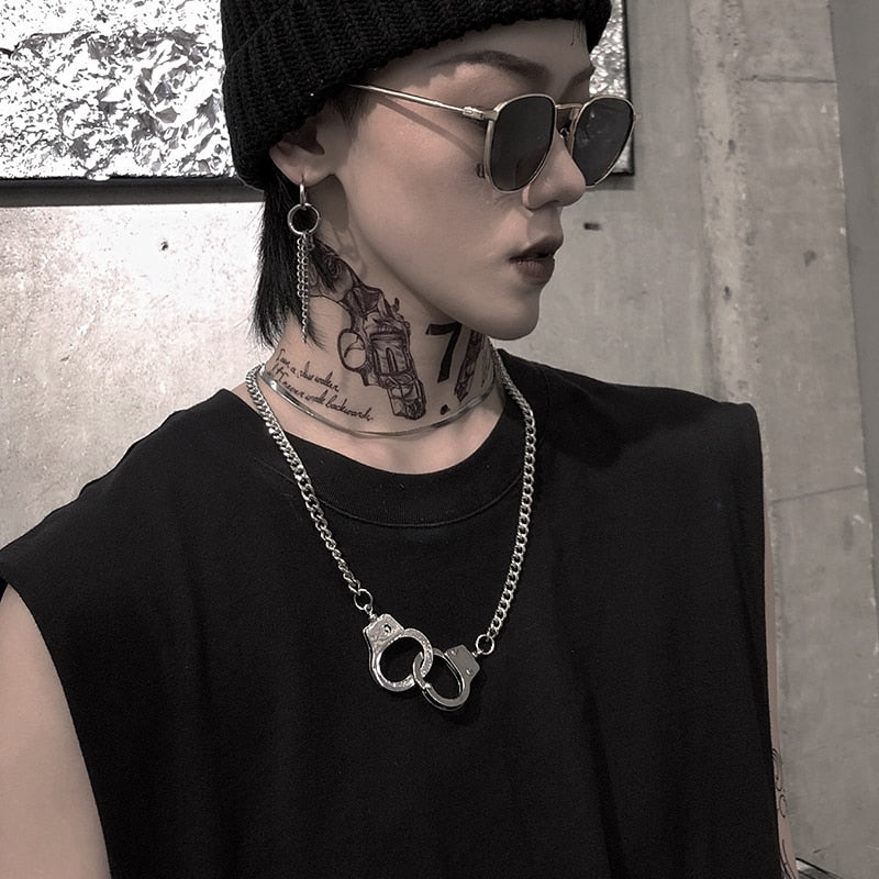 HUANZHI Individuality Punk Handcuffs Blade Thorns Slub Pendant Hip Hop Silver Color Couple Necklace for Women Men Couple Jewelry