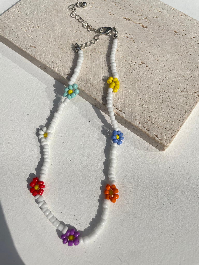 HangZhi 2021  5 pcs/set Daisy Flower Colorful Beads Clavicle Choker Necklace for Women Girls Spring Summer Jewelry