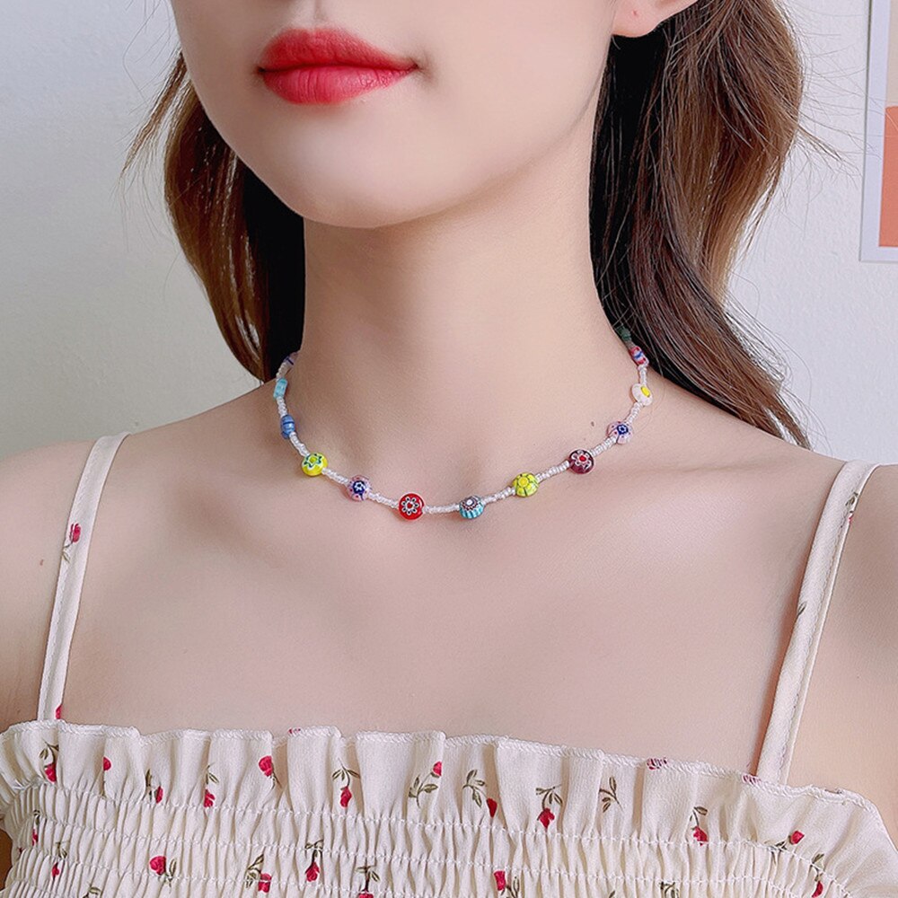 HangZhi 2022 Colorful Glazed Bohemia Simple Flowers Smiley  Little Daisy Pendant Beaded Necklace for Women Party Jewellery