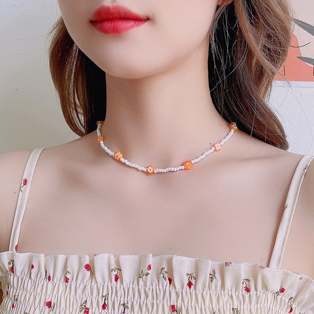 HangZhi 2022 Colorful Glazed Bohemia Simple Flowers Smiley  Little Daisy Pendant Beaded Necklace for Women Party Jewellery