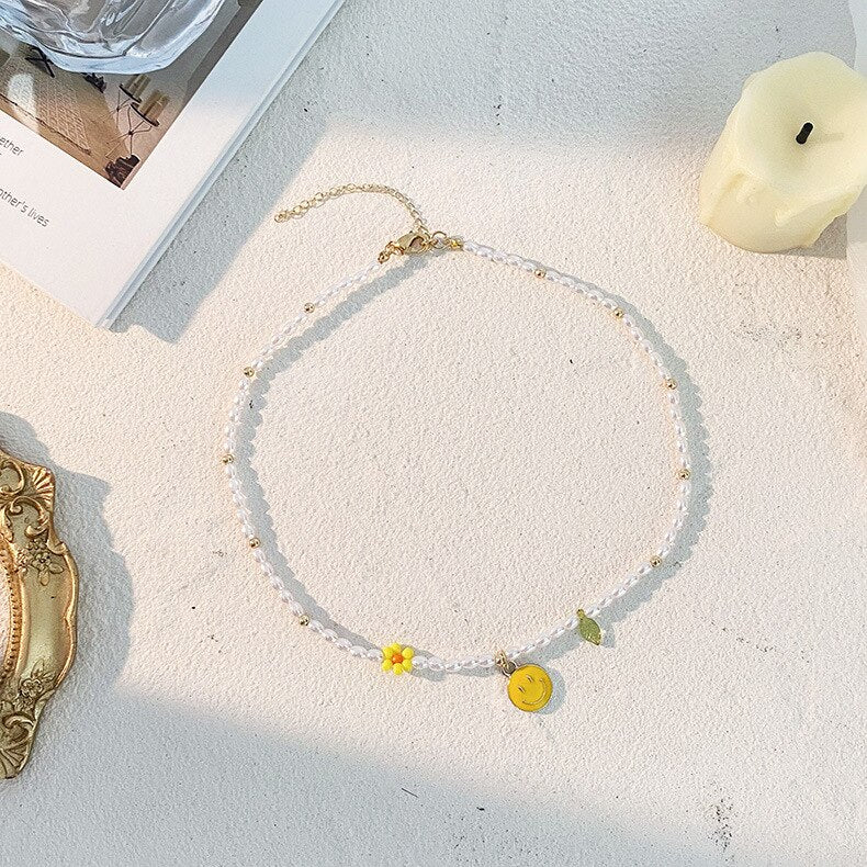 HangZhi 2022 Colorful Glazed Bohemia Simple Flowers Smiley  Little Daisy Pendant Beaded Necklace for Women Party Jewellery
