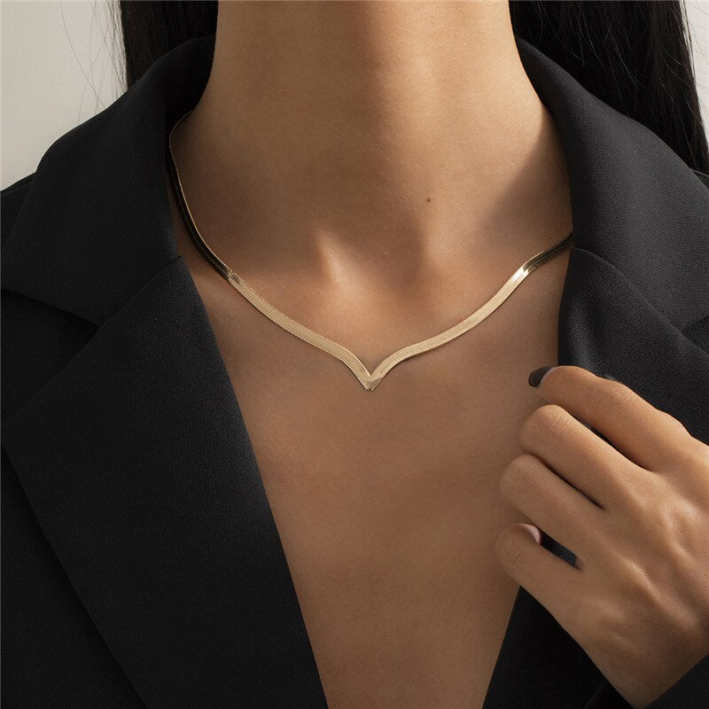 Hip Hop Street Shooting Simple Metal Snake Bone Chain Necklace Trend Cold Wind Temperament V-shaped Fine Necklace Female Jewelry