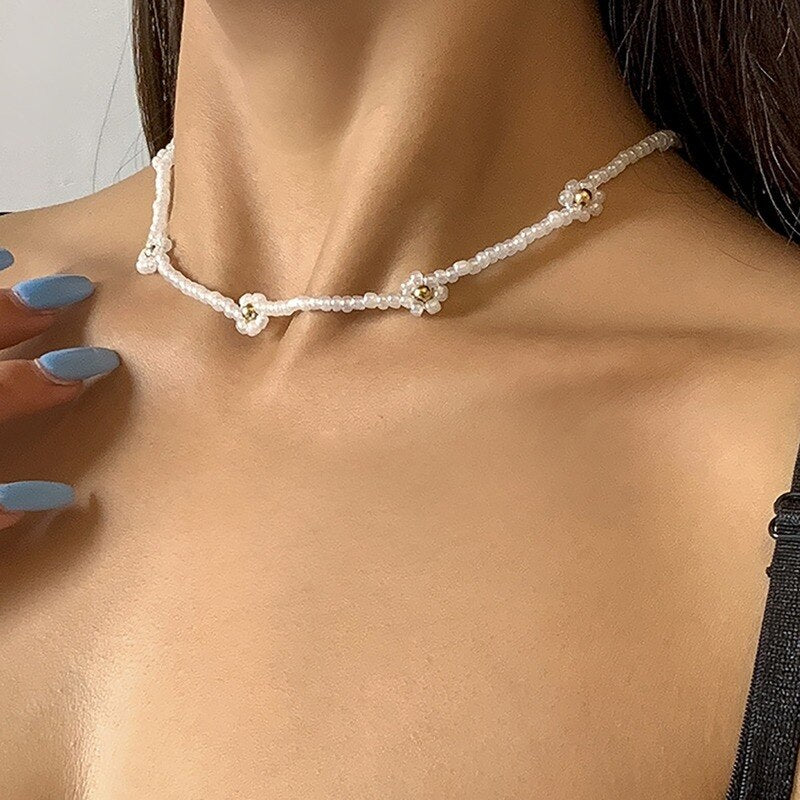 Daisy Flowers White Beaded Necklace Women Choker Necklaces For Ladies Bohemia Jewelry Clavicle Chain Collares