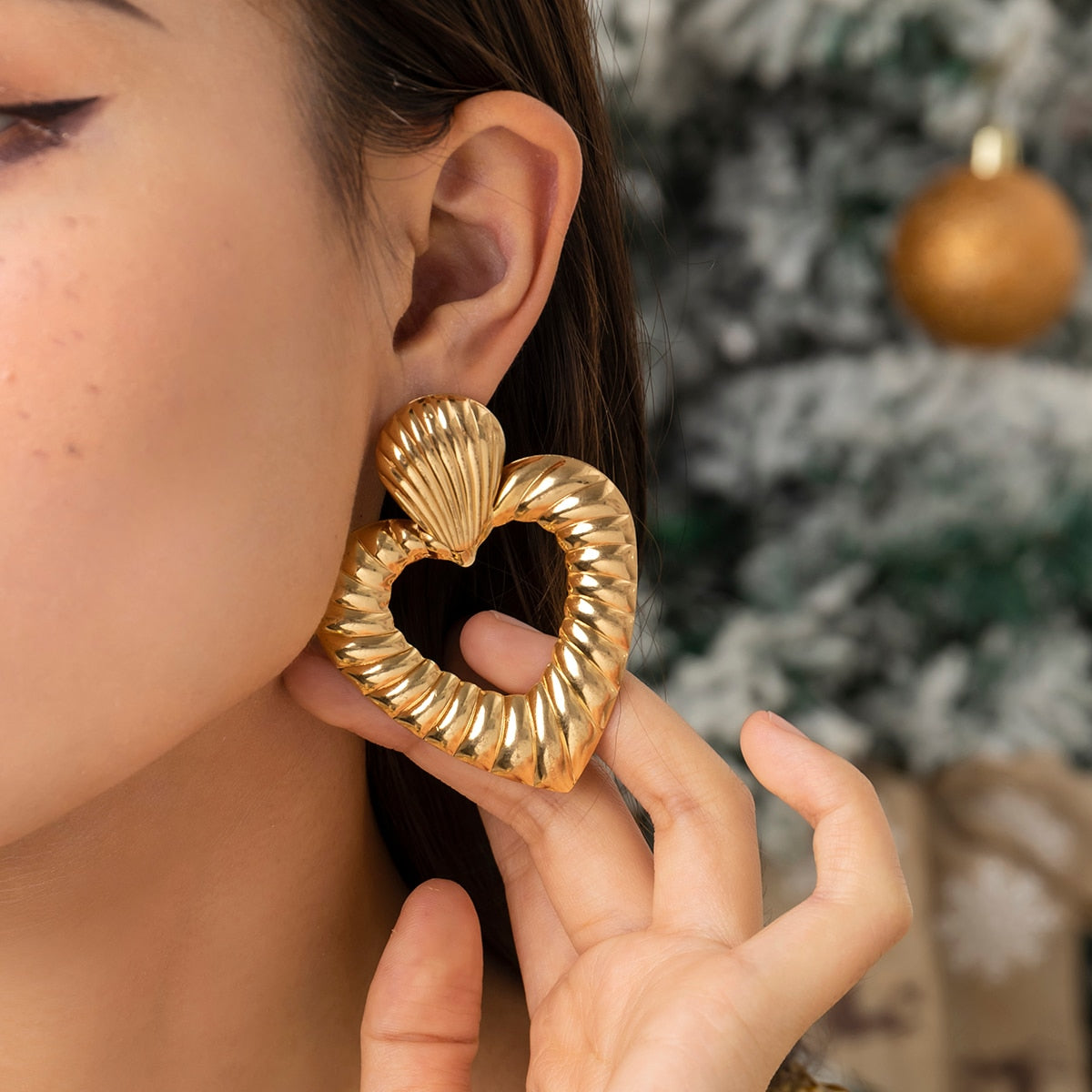 IngeSight.Z Punk Exaggerated Hollow Out Big Love Heart Earrings For Women Vintage Metal Gold Color Geometric Hoop Earrings Gift