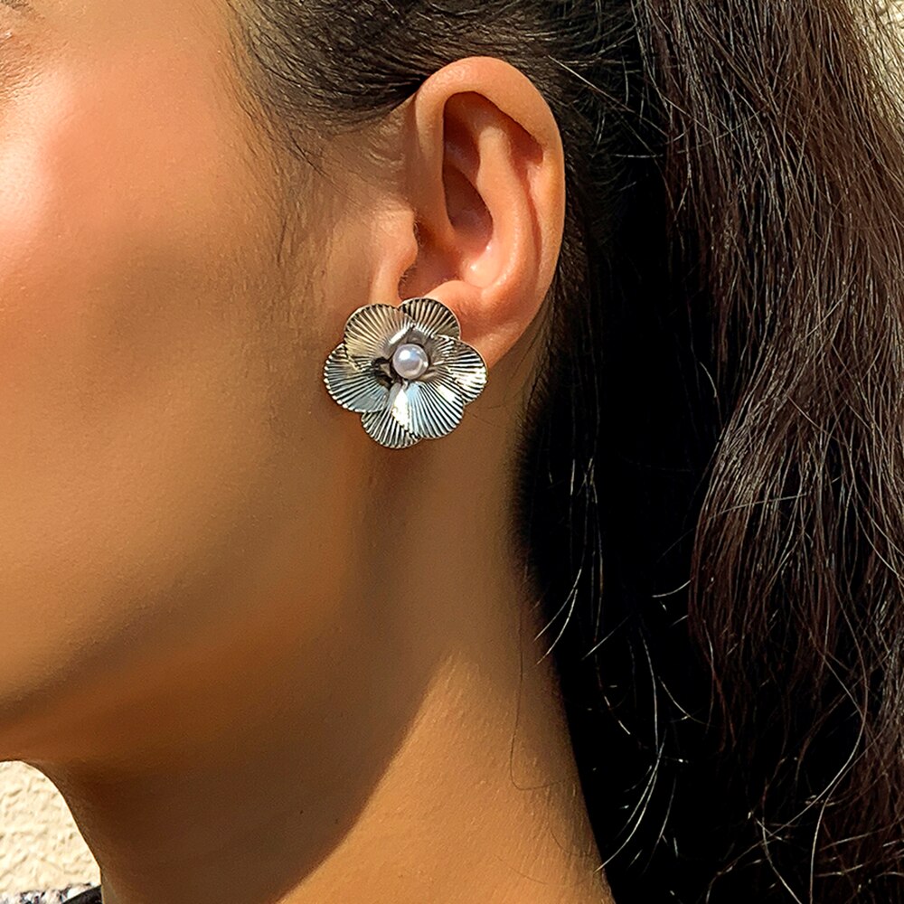 IngeSight.Z Vintage Metal Flower Stud Earrings for Women Imitation Pearl Piercing Earrings 2022 Jewelry Brincos Gift