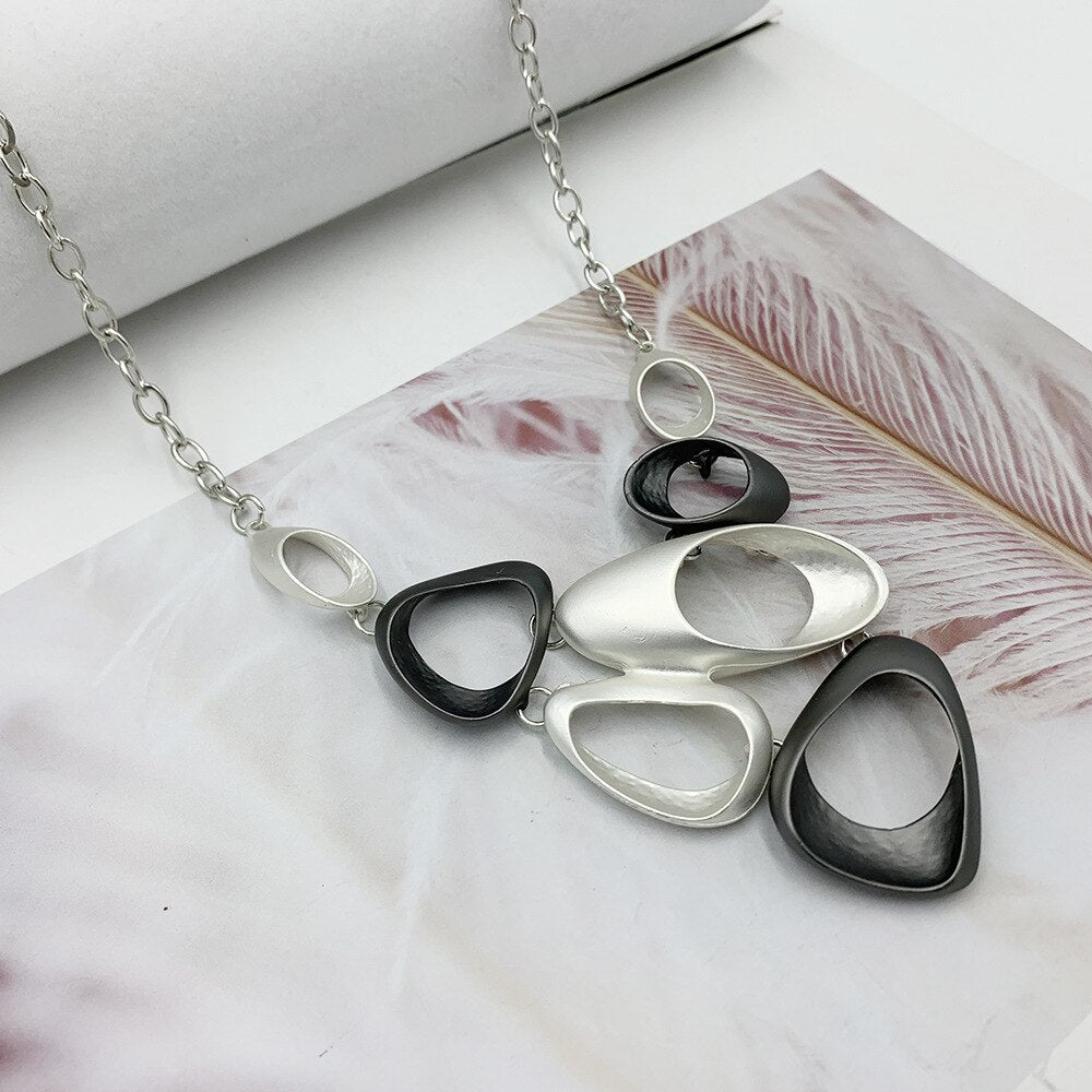 Irregular Pendant Necklace For Women Femme Gift Exquisite Alloy Pendant Fashionable Clavicle Chain Jewelry