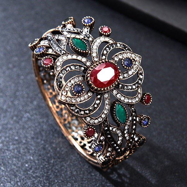 Brand Designer Crystal Bracelets Bangles Love Big Bracelets for Women Ladies Retro Gold Hand Cuff Bracelet Indian Jewelry