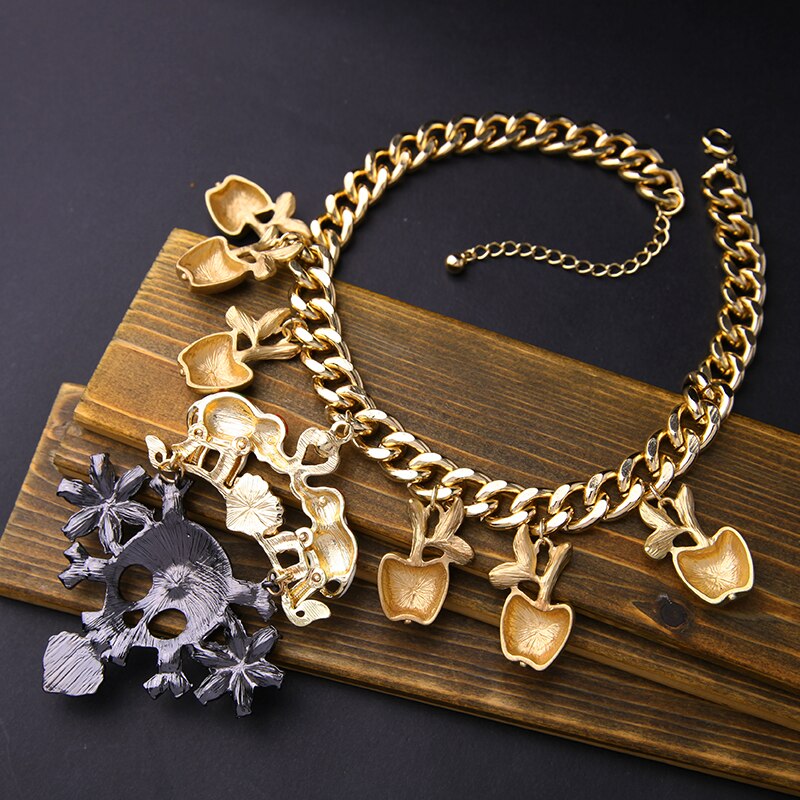 KISS ME Halloween Jewelry Hyperbole Purple Rhinestone Heart Skull Necklace Gold Color Chain Chunky Necklace Statement Jewelry