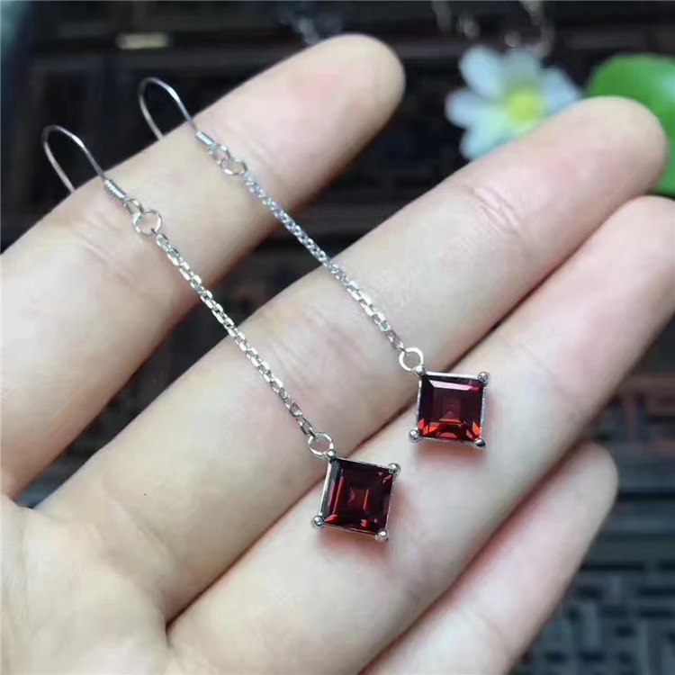 fine jewelry 925 Pure silver inlaid with natural long garnet female ear nail jewelry.