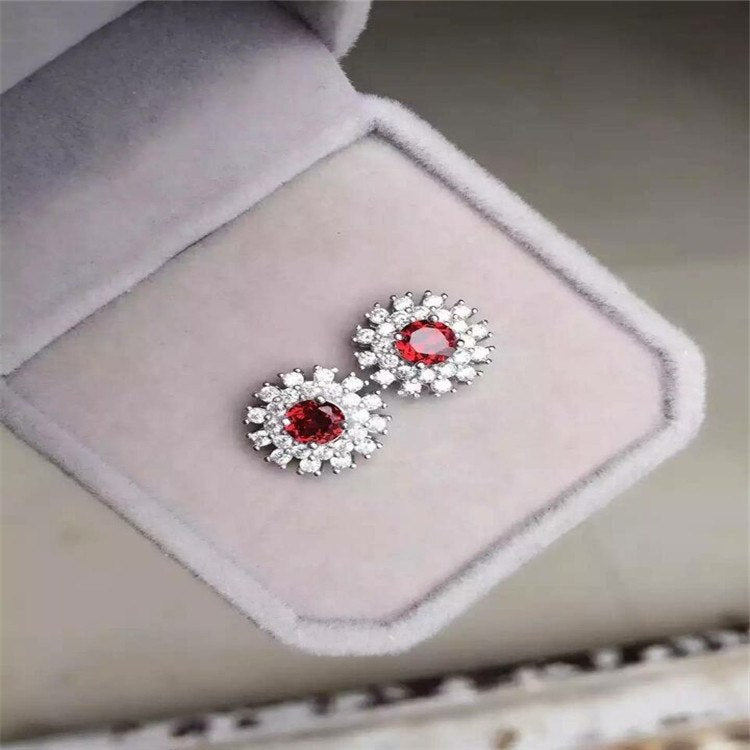 fine jewelry 925 Pure silver inlaid with natural round garnet female ear nail jewelry.