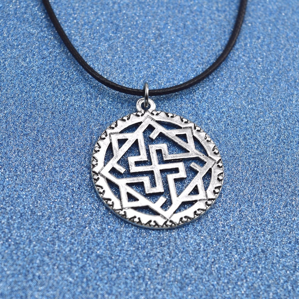Kinitial 1Pcs Valkyrie Slavic Pendant Necklace Viking Odin Thor Runes Warrior Charm Leather Chain Necklace for Women collares