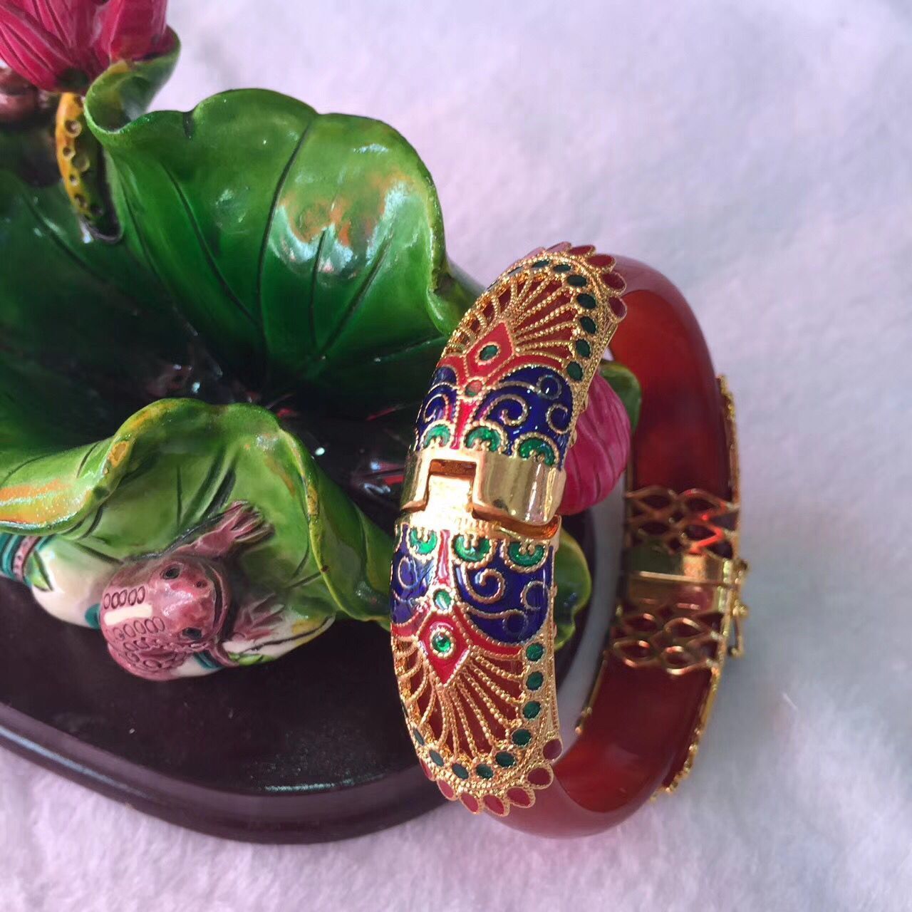 Fine Jewelry Best Gift for A Stylish Women's Bracelet, A Natural Agate Inlaid Design Bracelet