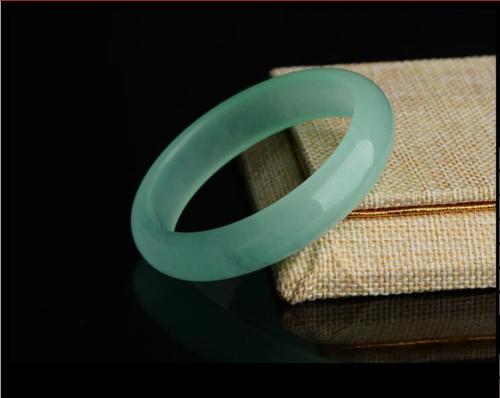 Fine Jewelry China Natural Fashion Beautiful Green Jadeite Jade Bracelet